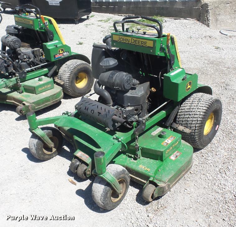 image for item DD9266 John Deere 652R ZTR lawn mower