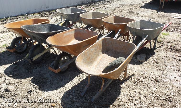 (8) wheelbarrows in Blue Springs, MO | Item DD9268 sold | Purple Wave