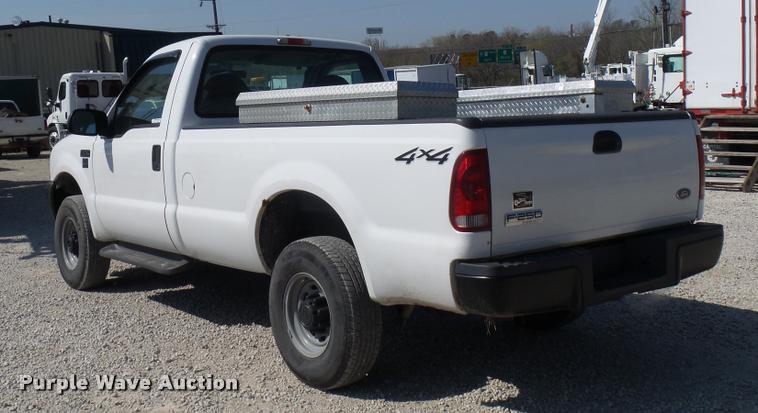 image for item DD9281 2004 Ford F250 Super Duty pickup truck