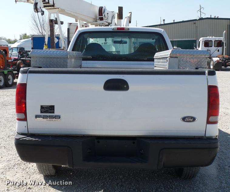 image for item DD9281 2004 Ford F250 Super Duty pickup truck
