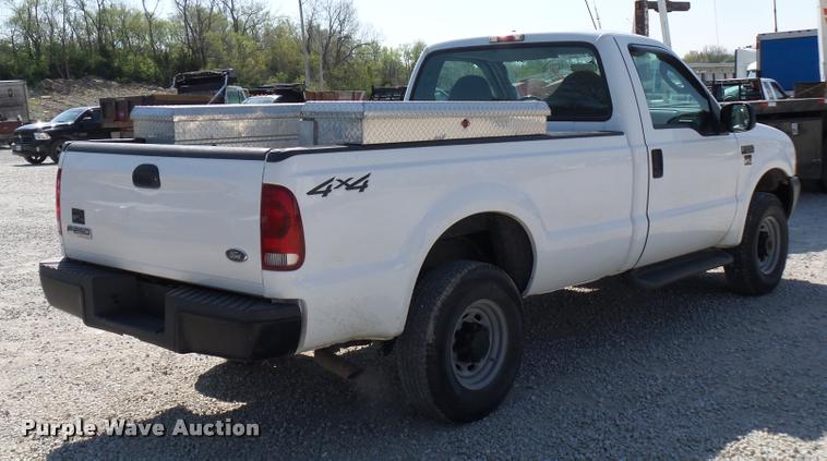 image for item DD9281 2004 Ford F250 Super Duty pickup truck