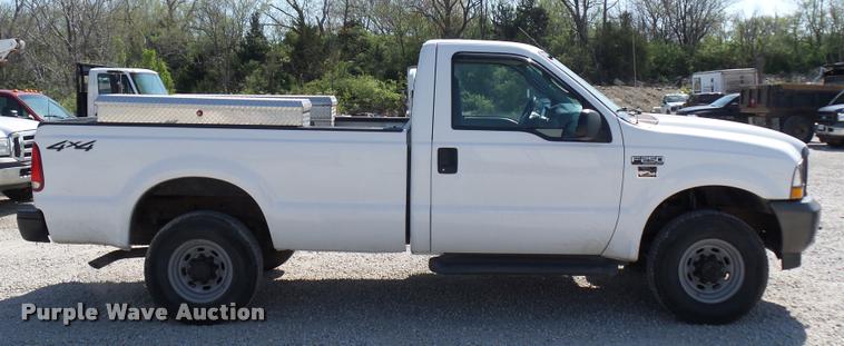 image for item DD9281 2004 Ford F250 Super Duty pickup truck