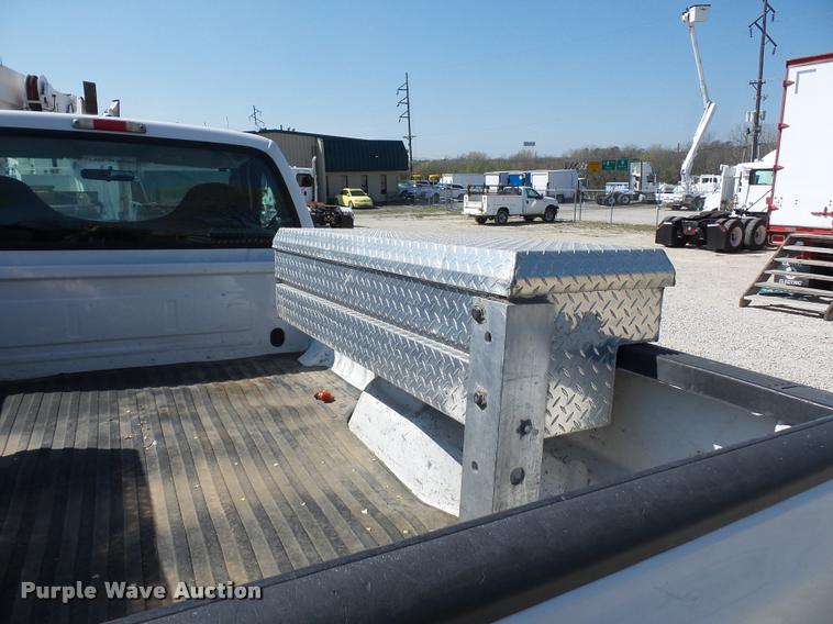 image for item DD9281 2004 Ford F250 Super Duty pickup truck