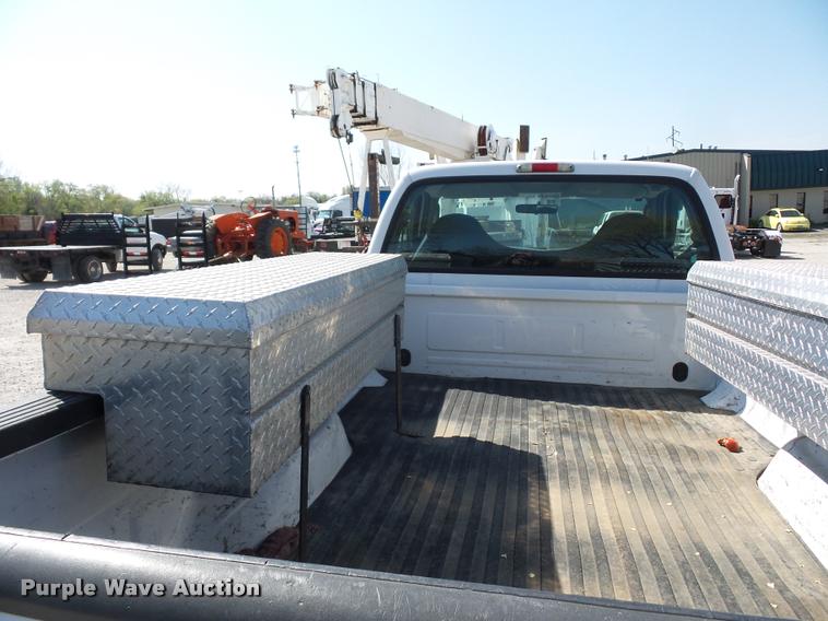 image for item DD9281 2004 Ford F250 Super Duty pickup truck