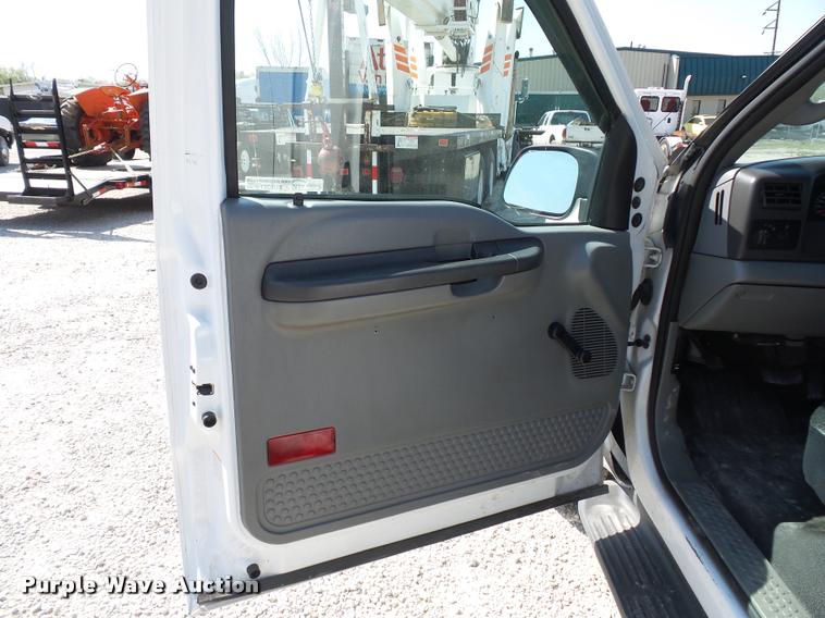 image for item DD9281 2004 Ford F250 Super Duty pickup truck