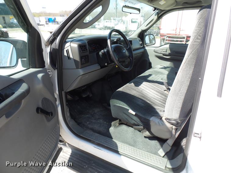 image for item DD9281 2004 Ford F250 Super Duty pickup truck