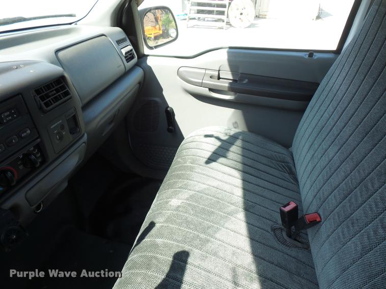 image for item DD9281 2004 Ford F250 Super Duty pickup truck