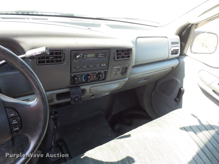 image for item DD9281 2004 Ford F250 Super Duty pickup truck