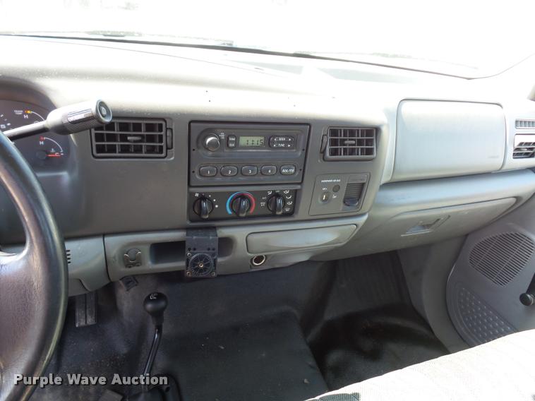 image for item DD9281 2004 Ford F250 Super Duty pickup truck