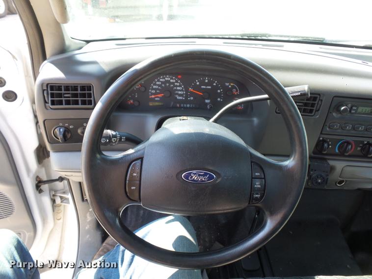 image for item DD9281 2004 Ford F250 Super Duty pickup truck