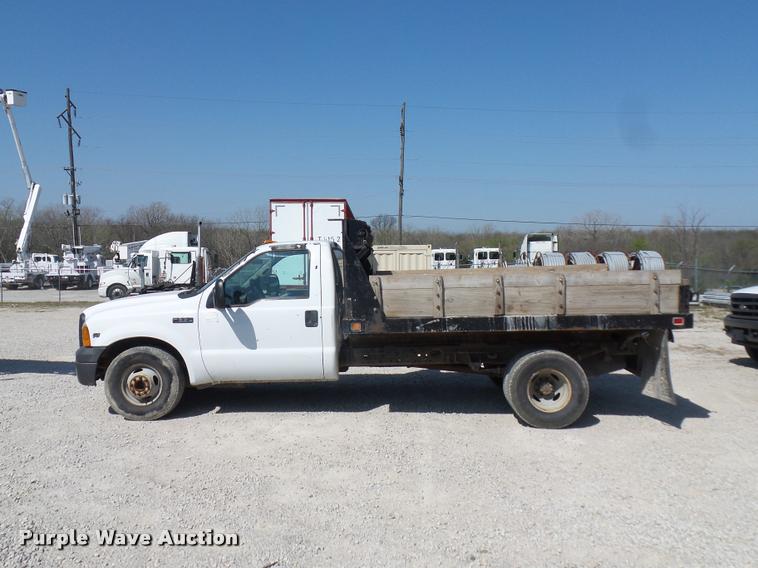 image for item DD9282 1999 Ford F350 Super Duty flatbed pickup truck