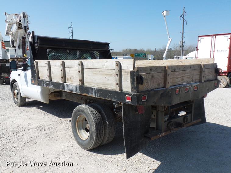 image for item DD9282 1999 Ford F350 Super Duty flatbed pickup truck