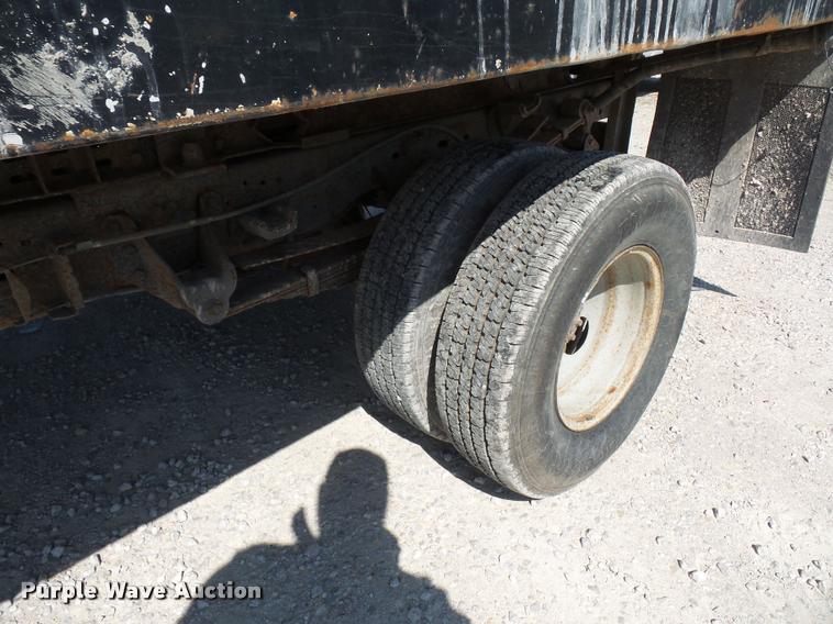 image for item DD9282 1999 Ford F350 Super Duty flatbed pickup truck