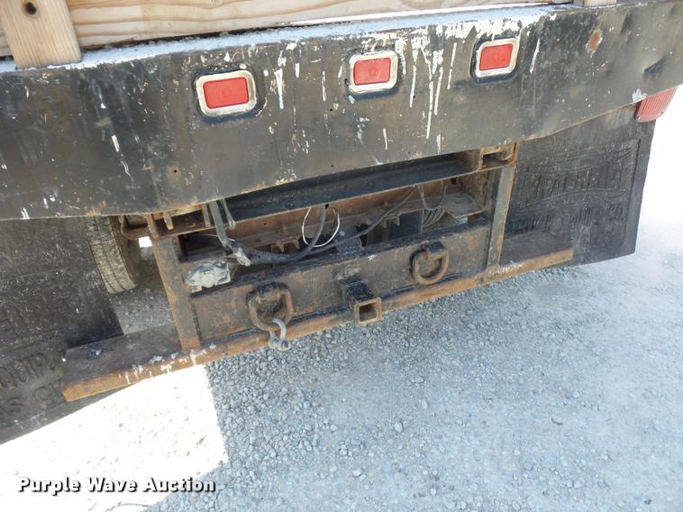 image for item DD9282 1999 Ford F350 Super Duty flatbed pickup truck