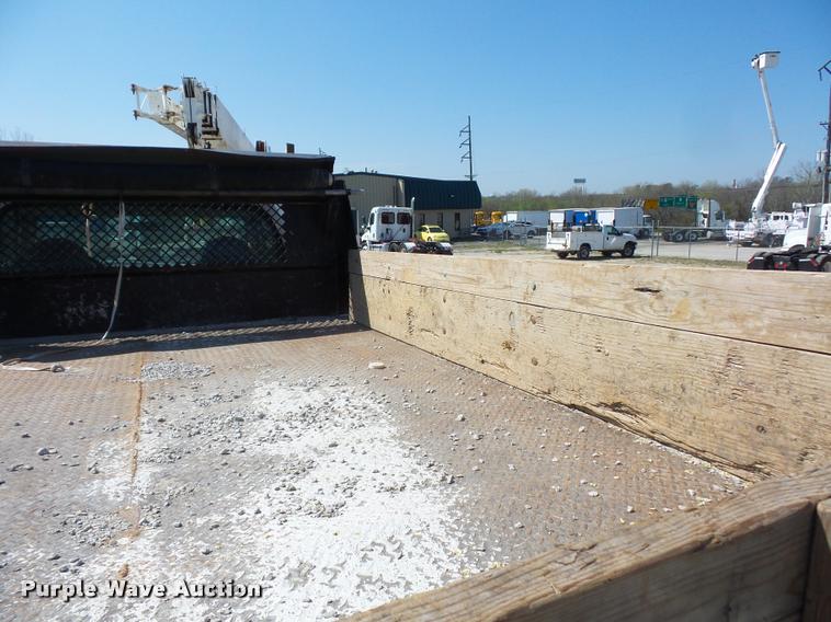 image for item DD9282 1999 Ford F350 Super Duty flatbed pickup truck