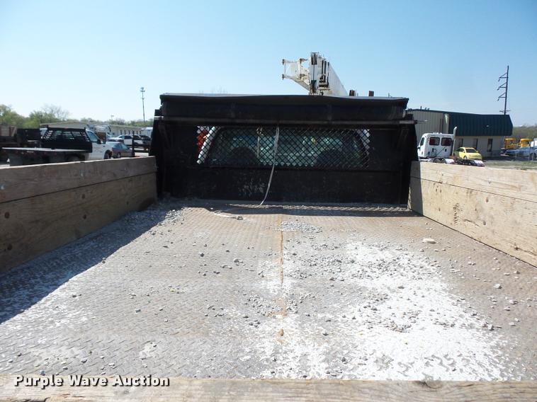 image for item DD9282 1999 Ford F350 Super Duty flatbed pickup truck