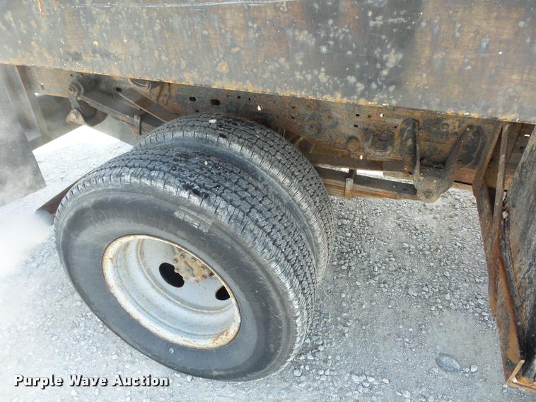 image for item DD9282 1999 Ford F350 Super Duty flatbed pickup truck