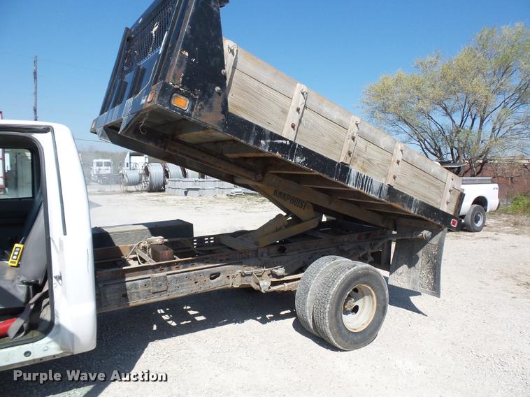 image for item DD9282 1999 Ford F350 Super Duty flatbed pickup truck