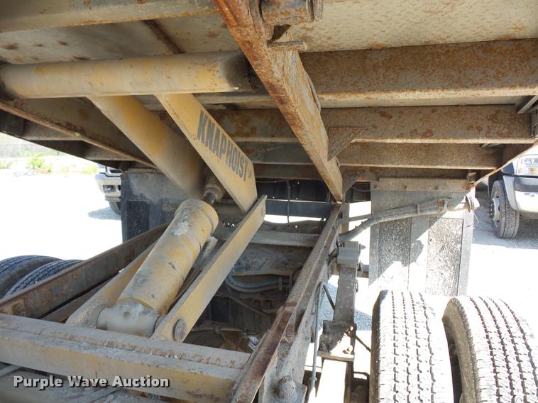 image for item DD9282 1999 Ford F350 Super Duty flatbed pickup truck