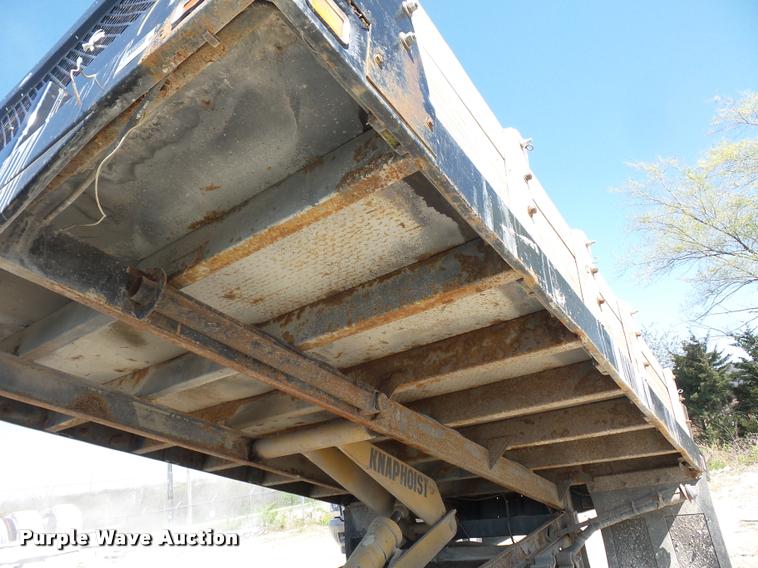 image for item DD9282 1999 Ford F350 Super Duty flatbed pickup truck