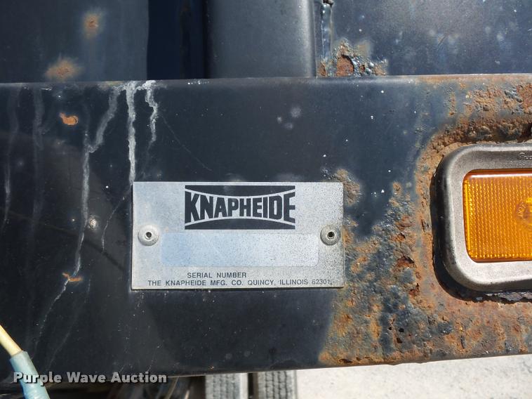 image for item DD9282 1999 Ford F350 Super Duty flatbed pickup truck