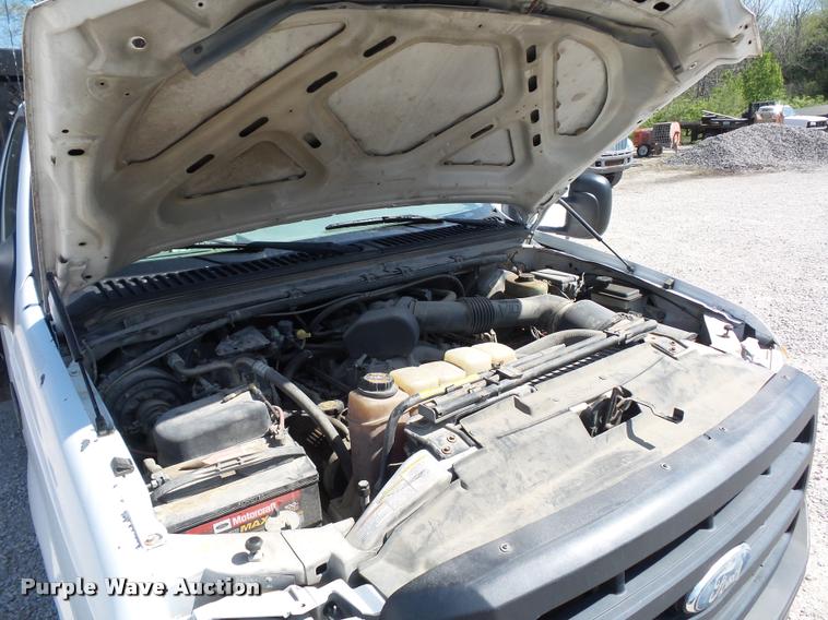 image for item DD9282 1999 Ford F350 Super Duty flatbed pickup truck