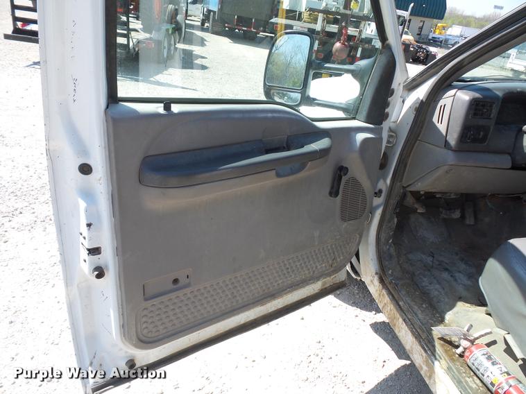 image for item DD9282 1999 Ford F350 Super Duty flatbed pickup truck