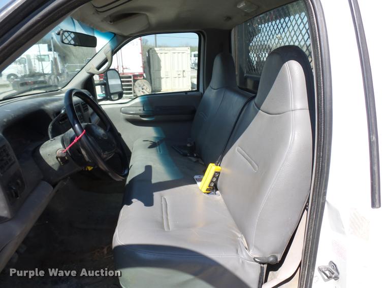 image for item DD9282 1999 Ford F350 Super Duty flatbed pickup truck