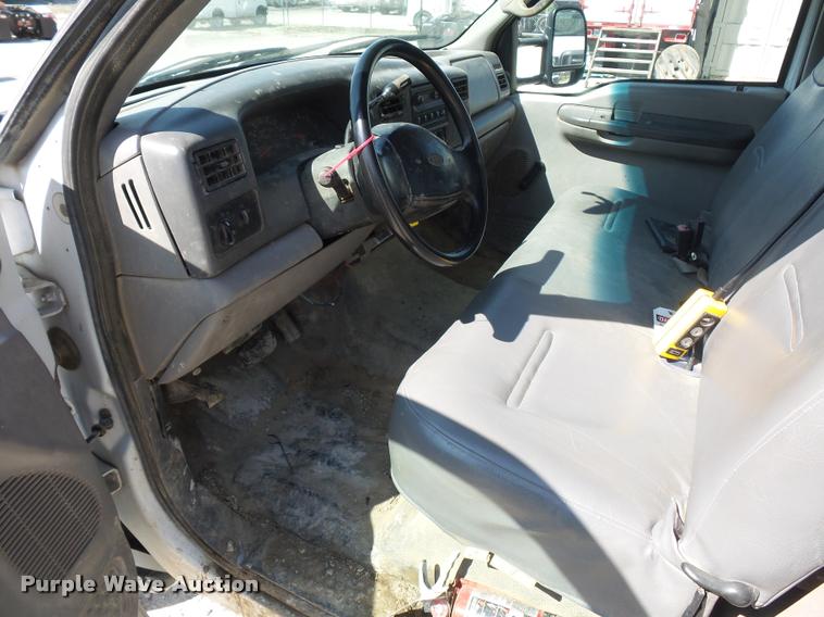 image for item DD9282 1999 Ford F350 Super Duty flatbed pickup truck