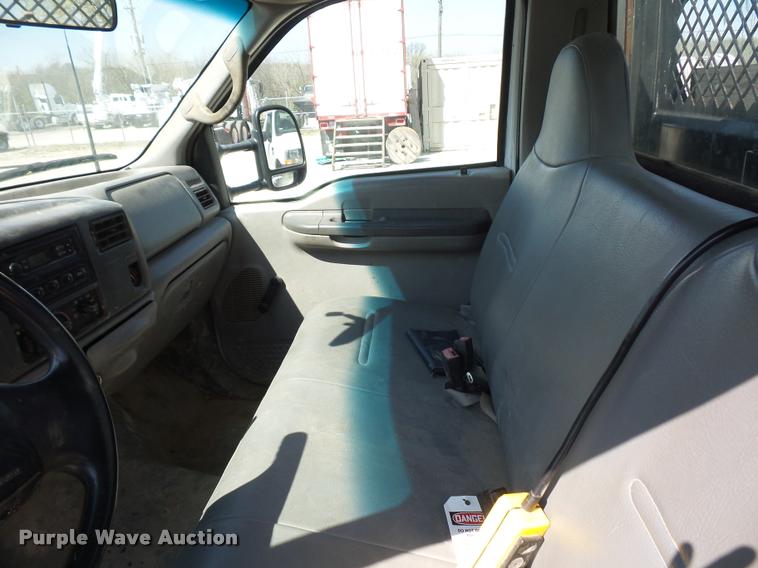 image for item DD9282 1999 Ford F350 Super Duty flatbed pickup truck