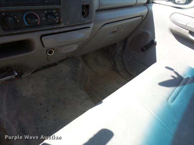 image for item DD9282 1999 Ford F350 Super Duty flatbed pickup truck