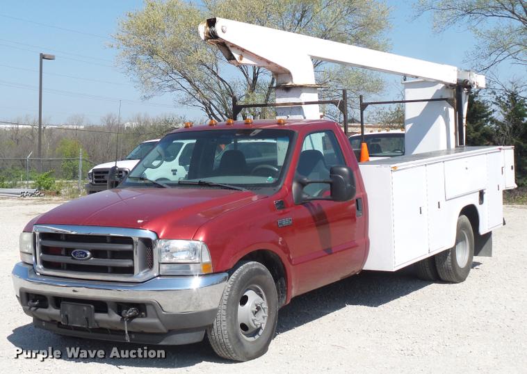 image for item DD9284 2002 Ford F350 Super Duty bucket truck
