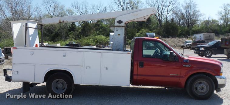 image for item DD9284 2002 Ford F350 Super Duty bucket truck