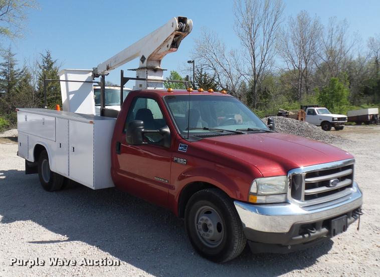 image for item DD9284 2002 Ford F350 Super Duty bucket truck