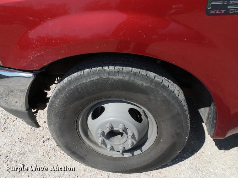 image for item DD9284 2002 Ford F350 Super Duty bucket truck