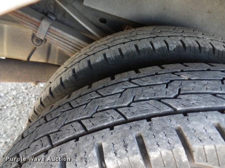 image for item DD9284 2002 Ford F350 Super Duty bucket truck