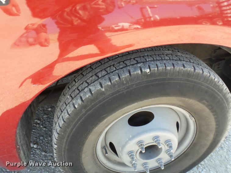 image for item DD9284 2002 Ford F350 Super Duty bucket truck