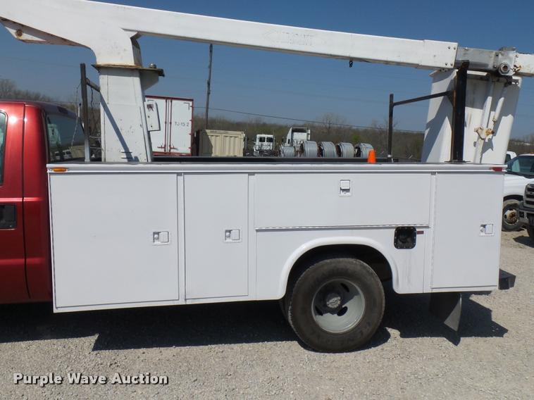 image for item DD9284 2002 Ford F350 Super Duty bucket truck