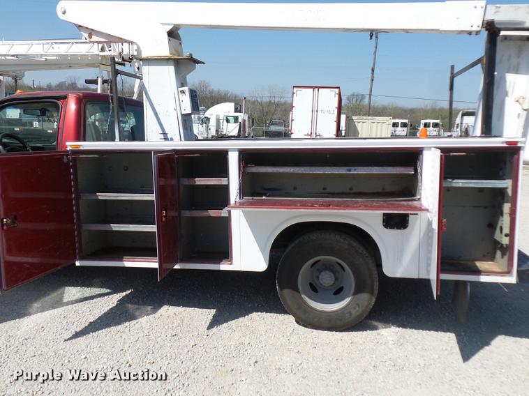 image for item DD9284 2002 Ford F350 Super Duty bucket truck