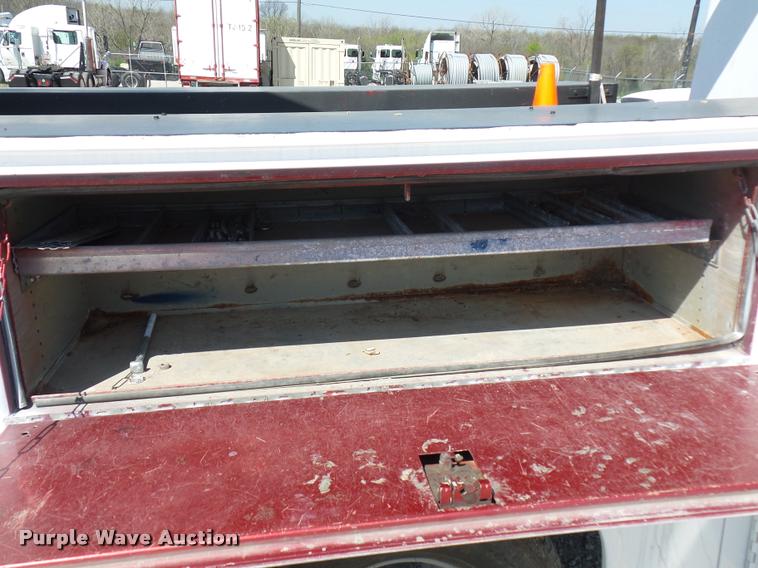 image for item DD9284 2002 Ford F350 Super Duty bucket truck