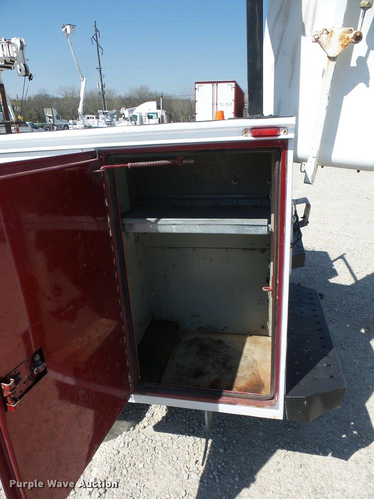 image for item DD9284 2002 Ford F350 Super Duty bucket truck