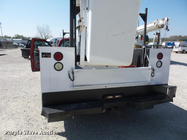 image for item DD9284 2002 Ford F350 Super Duty bucket truck