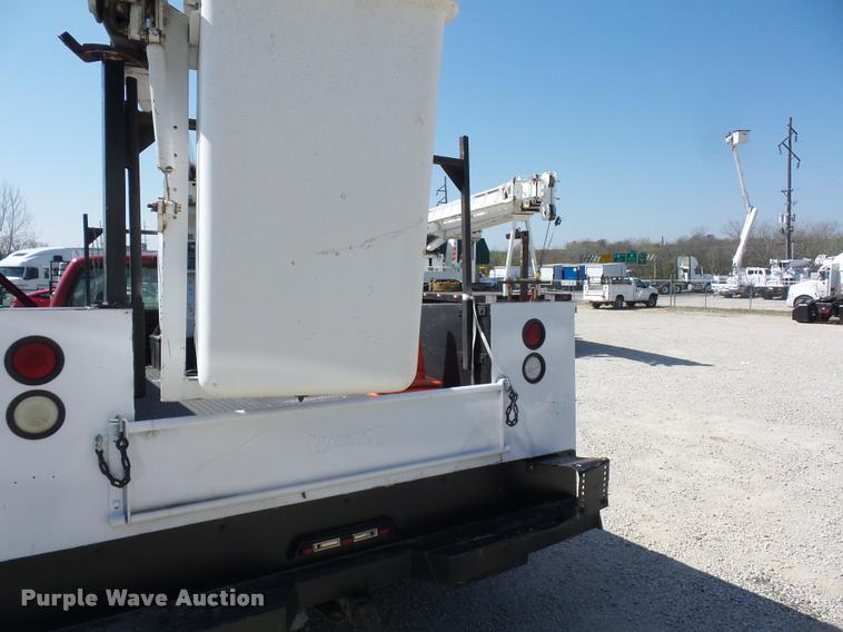 image for item DD9284 2002 Ford F350 Super Duty bucket truck