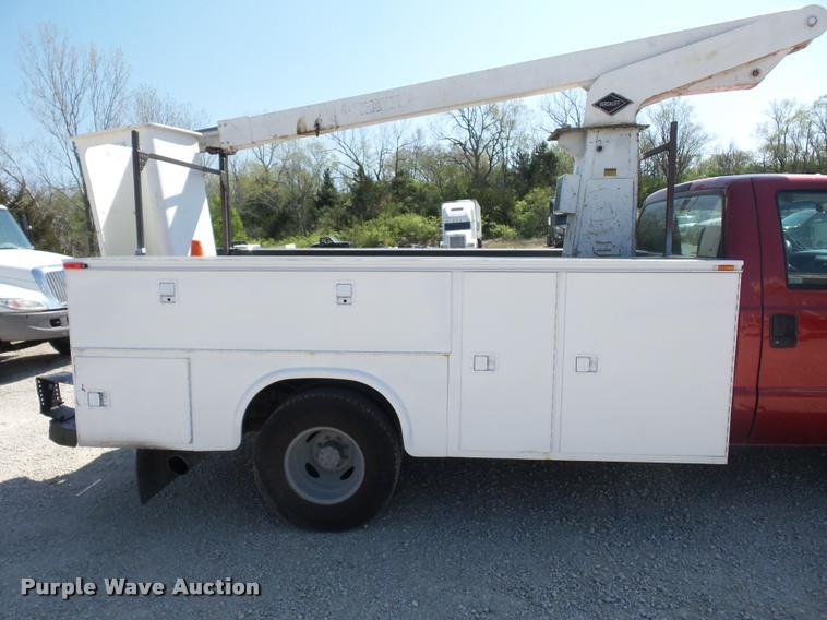 image for item DD9284 2002 Ford F350 Super Duty bucket truck