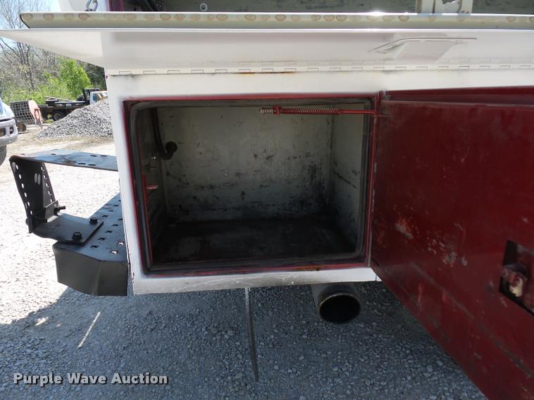 image for item DD9284 2002 Ford F350 Super Duty bucket truck