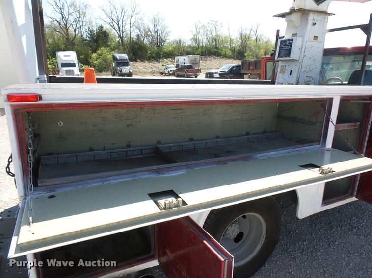 image for item DD9284 2002 Ford F350 Super Duty bucket truck