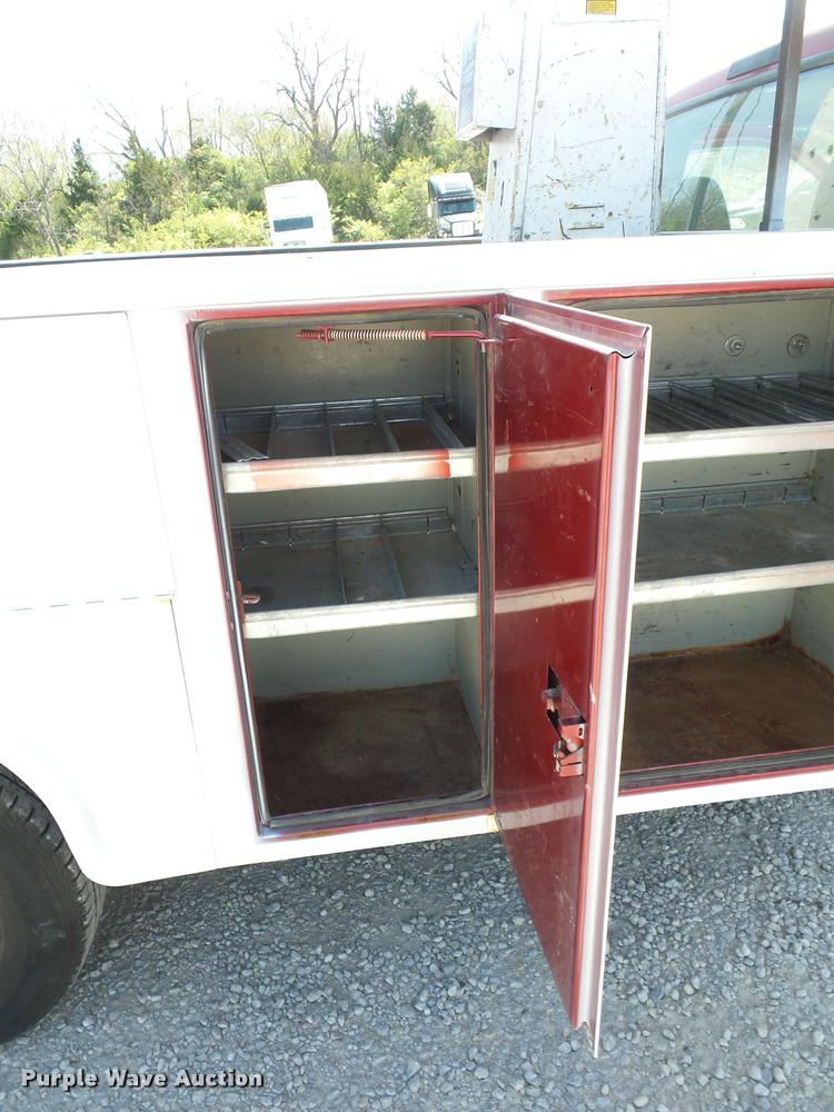 image for item DD9284 2002 Ford F350 Super Duty bucket truck