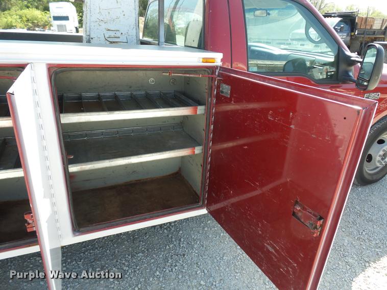 image for item DD9284 2002 Ford F350 Super Duty bucket truck