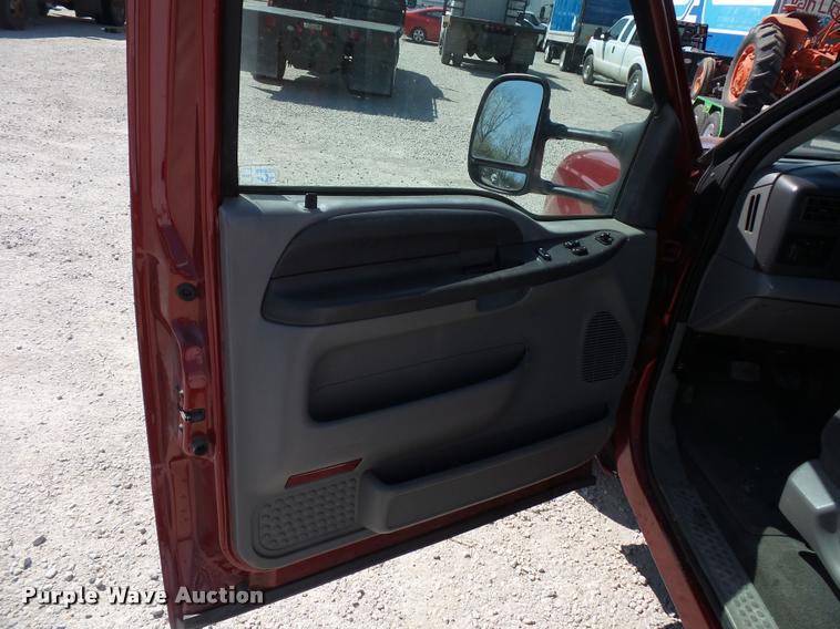 image for item DD9284 2002 Ford F350 Super Duty bucket truck