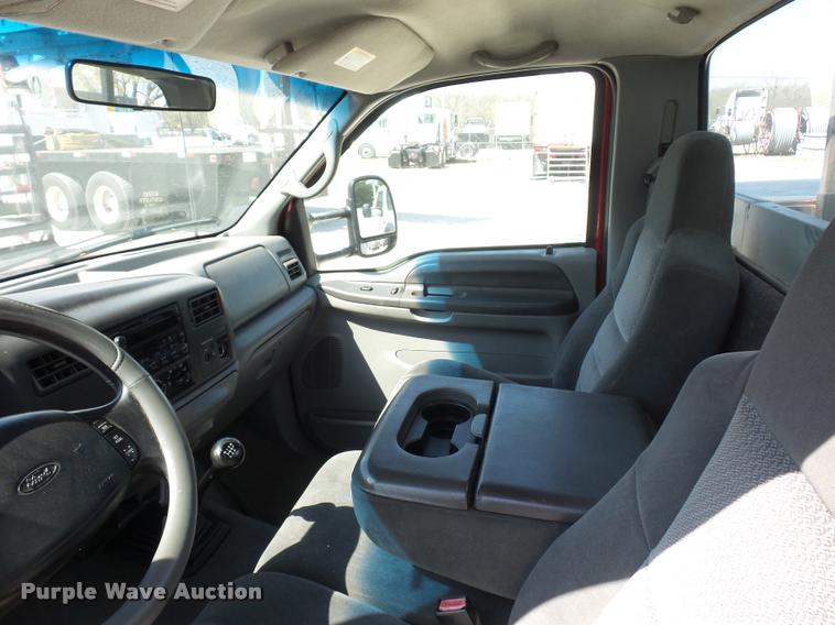 image for item DD9284 2002 Ford F350 Super Duty bucket truck